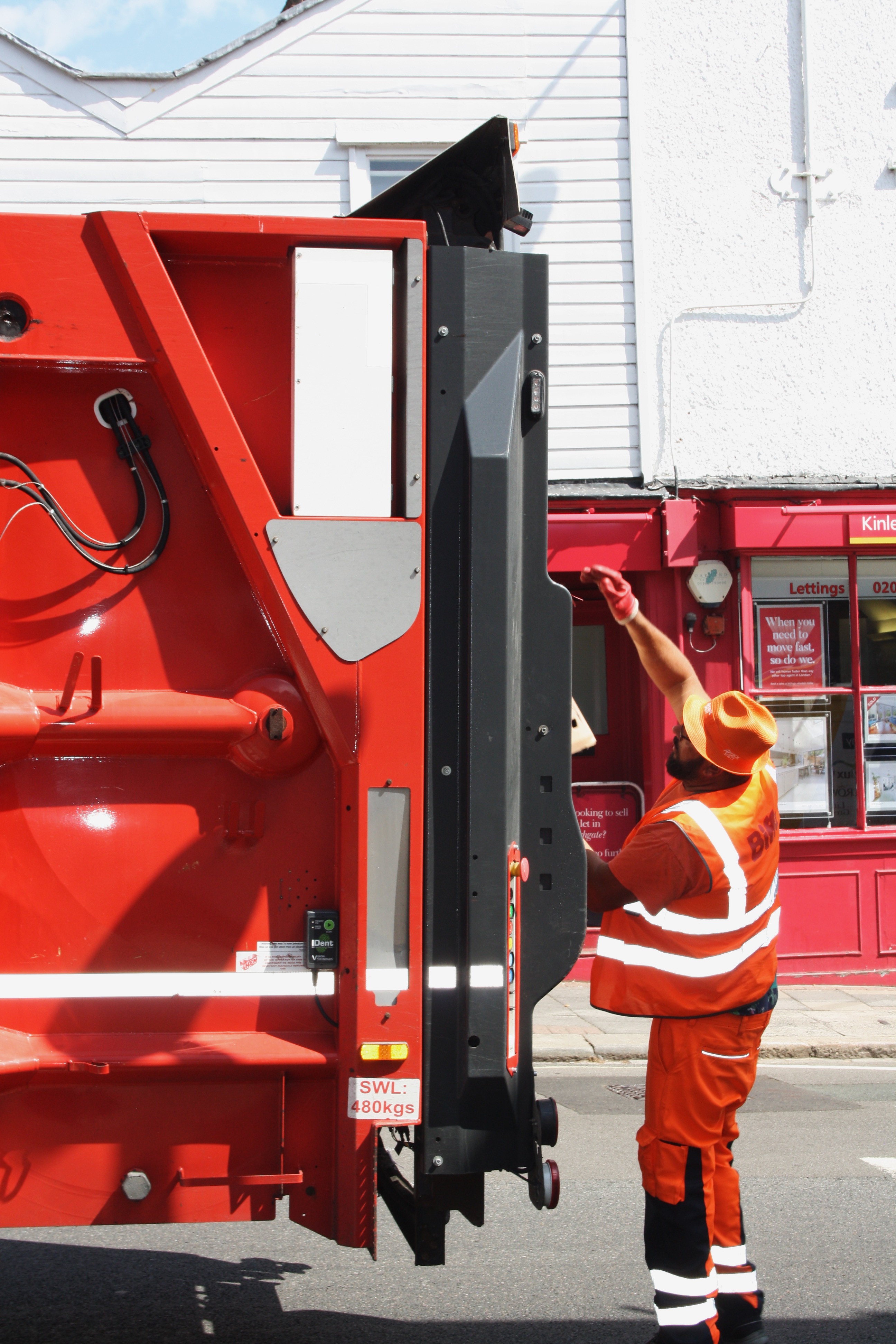 Photo of bin man and truck by Abigail